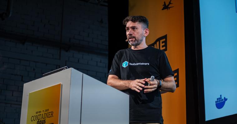 Manuel de la Peña speaking at ContainerDays